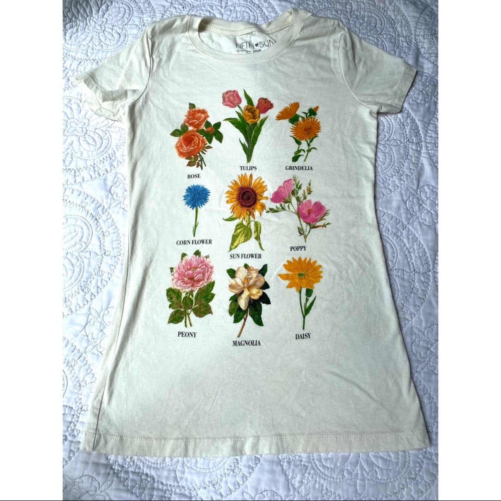 flower graphic t-shirt🌸